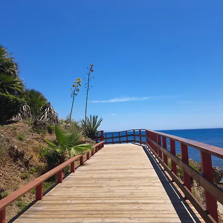 La Luna En La Cala Михас